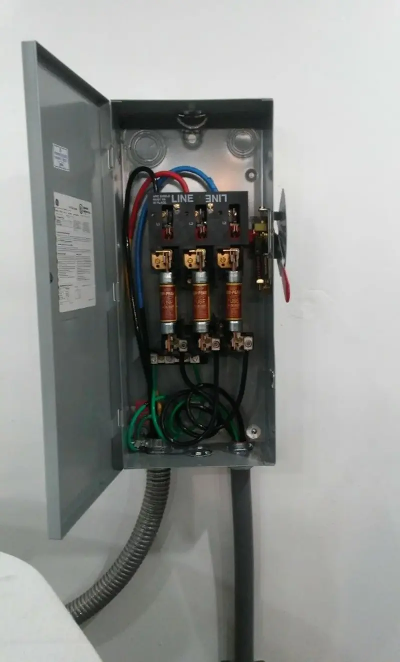 Three-phase disconnect switch installed for Smoke Detector Installation in Mayfield